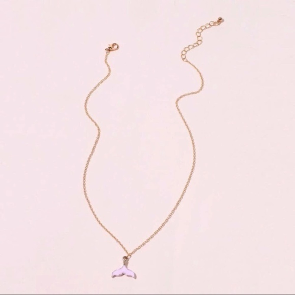 3/$30 💛 Fish Tail Pendant Necklace